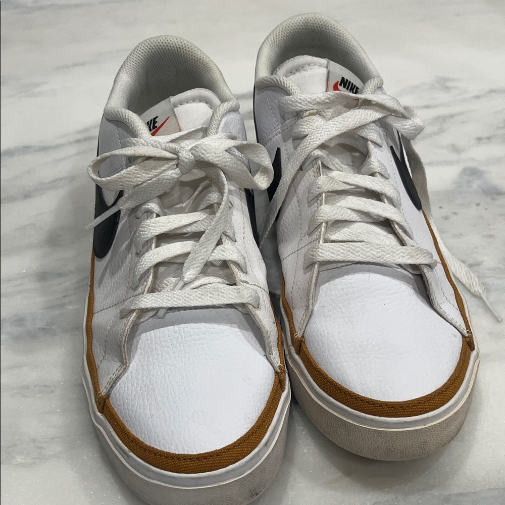 Nike Court Legacy